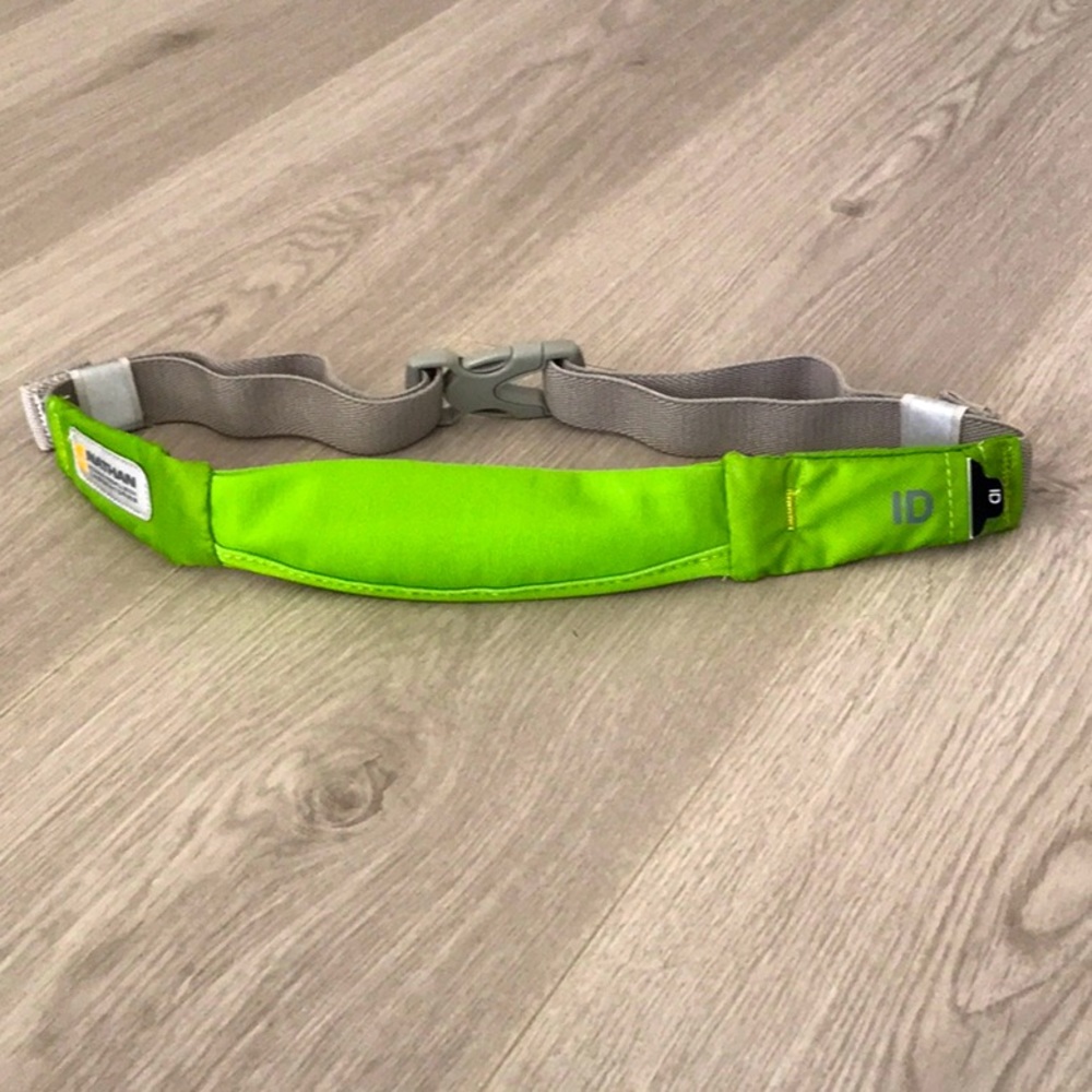 NWOT Nathan Human Propulsion Laboratories ID Compartment Reflective Running Belt